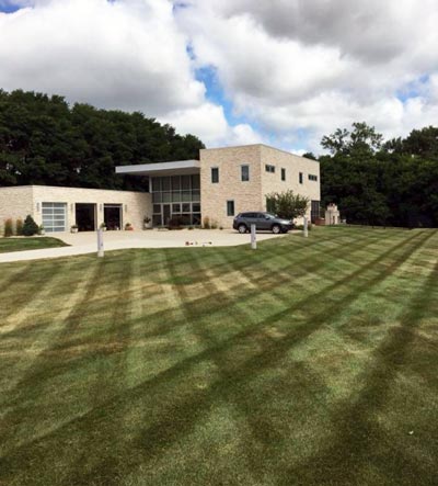Residential & Commercial Lawn Care in Des Moines, IA